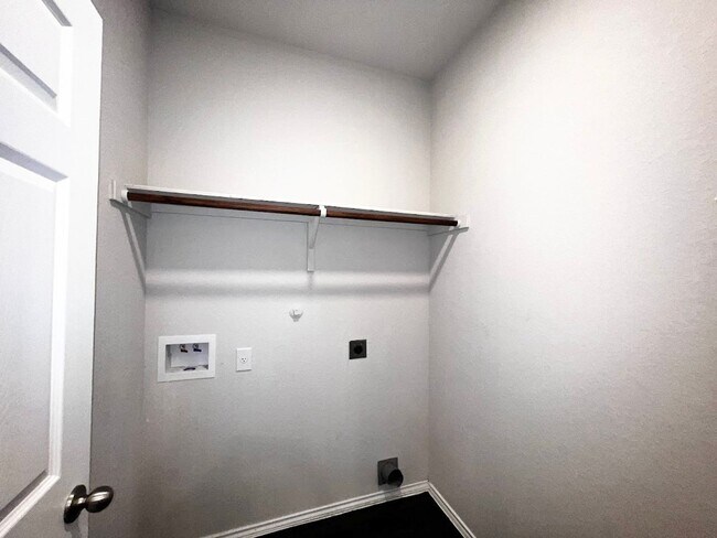 Building Photo - Luxury Duplex | 3 Bed/2 Bath | 1-Story | Covered Deck | Near Randolph AFB & Ft Sam