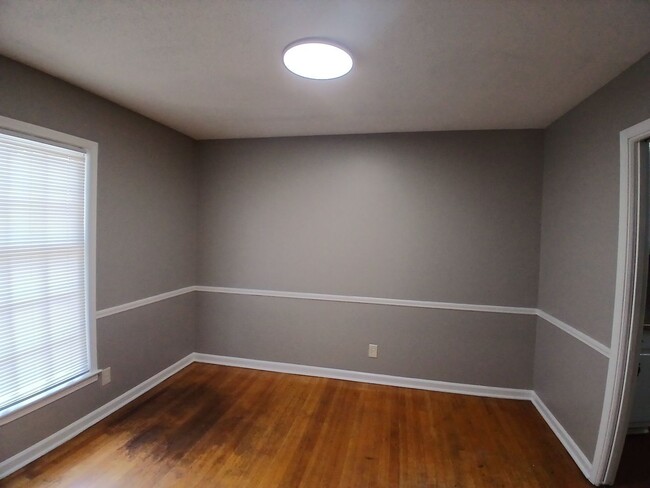 Building Photo - Newly Renovated Home in Parkway Village  - Open To Section 8