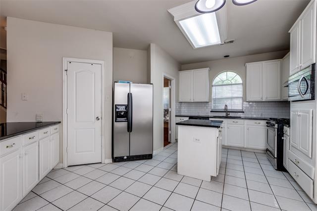 Building Photo - 7905 Pirates Cove Dr