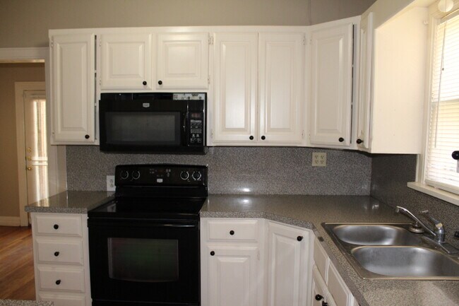 Building Photo - 2615 22nd St