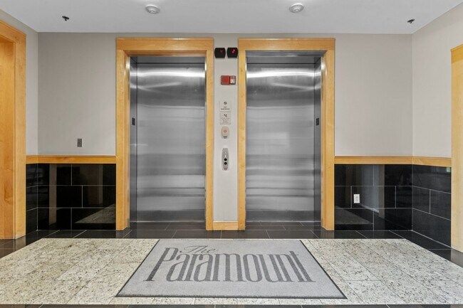 Building Photo - Your dream condo in the heart of Raleigh!
