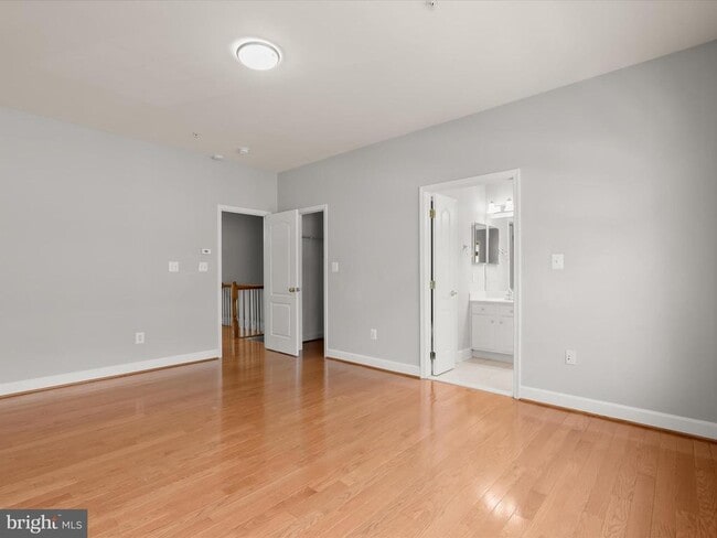 Building Photo - 563 Pelican Ave