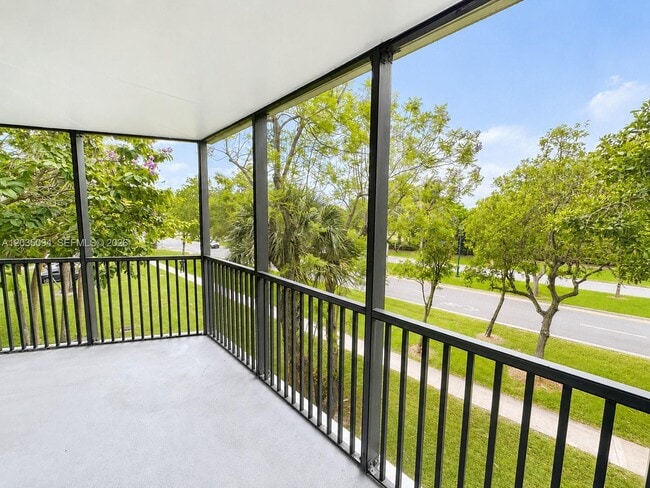 Building Photo - 3301 N Country Club Dr