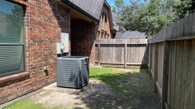 Building Photo - 12430 Tyler Springs Ln
