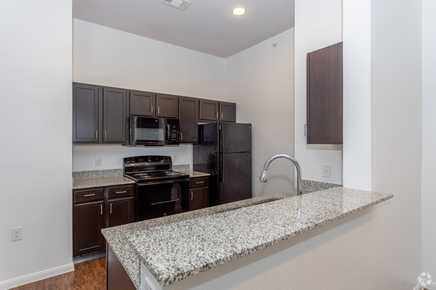 1BR, 1BT - 773SF - Kitchen - The Nightingale at Goodnight Ranch -55+Living