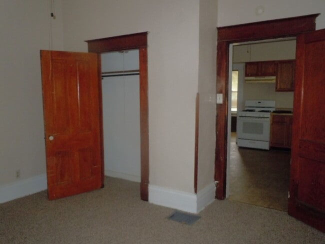 Building Photo - 3 Bedroom Home with Dishwasher in Collinsville!