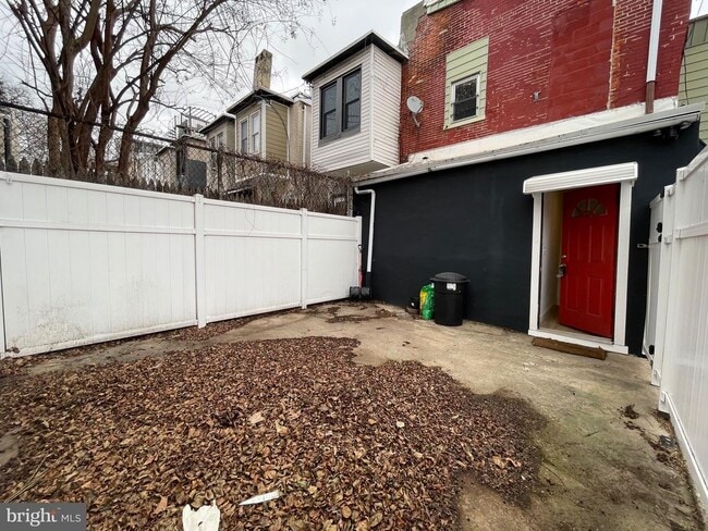 Building Photo - 900 N 29th St