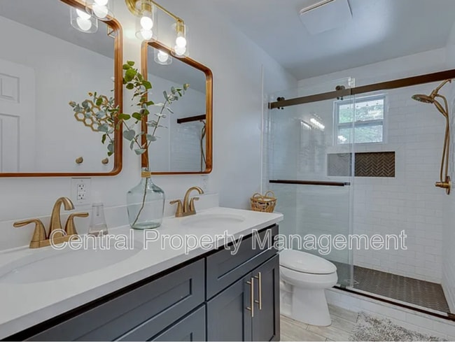 Building Photo - 1126 N Hwy 25 Bypass