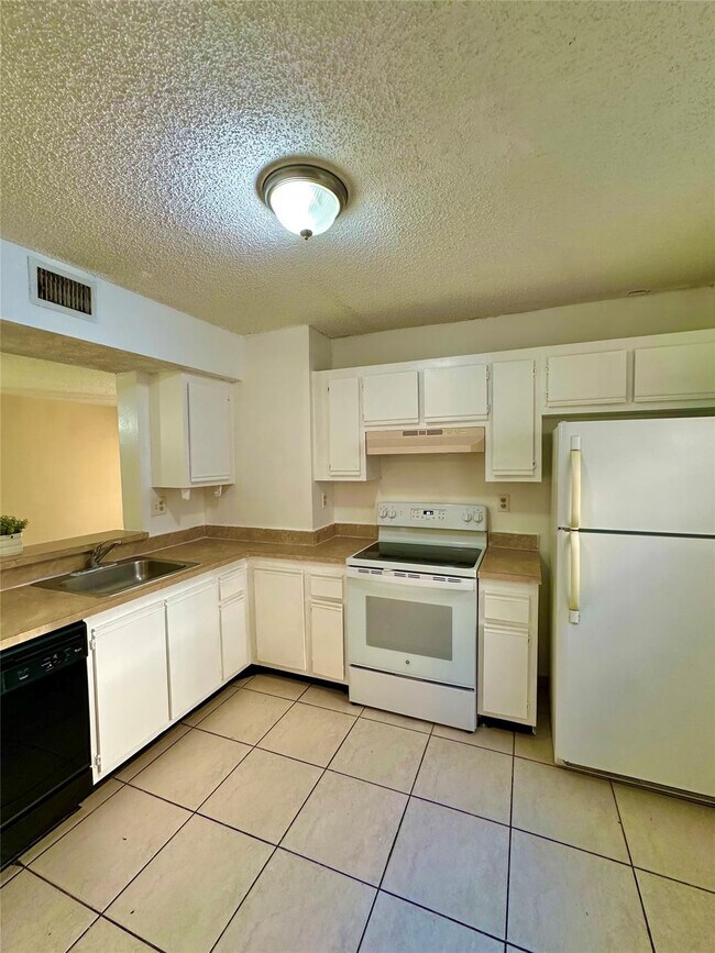 Building Photo - 12165 Royal Palm Blvd