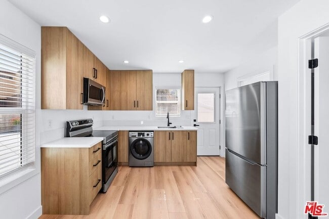 Building Photo - 1258 Mariposa St