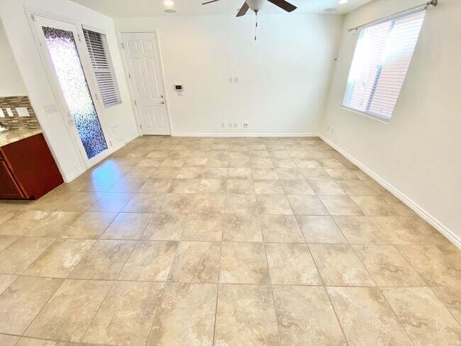 Building Photo - Inviting home with relaxing backyard spa in desirable Henderson location