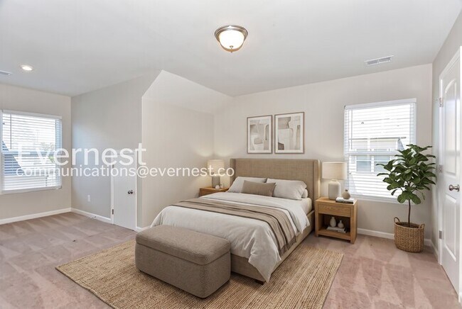 Building Photo - Limited Time Special Offer / 3 Bed/3 Bath Town Home with Garage / Pet-Friendly / Vouchers Accepte...