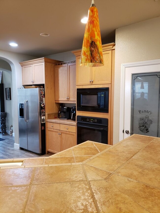 Building Photo - North Natomas Executive Home-Large One Sto...