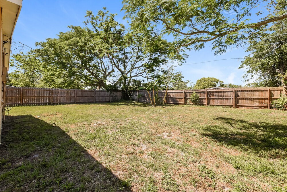 Building Photo - 218 Woodmere Blvd