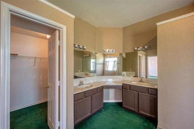 Building Photo - 4705 Farmington Rd