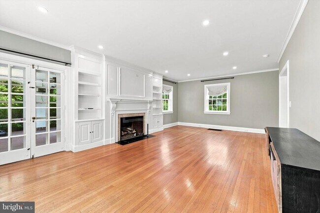 Building Photo - 490 Bancroft Rd