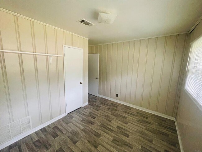 Building Photo - 2454 Spruce Curve