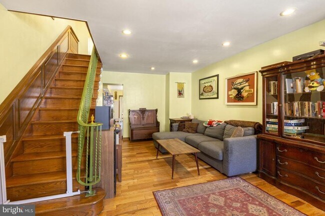 Building Photo - 3285 Chatham St