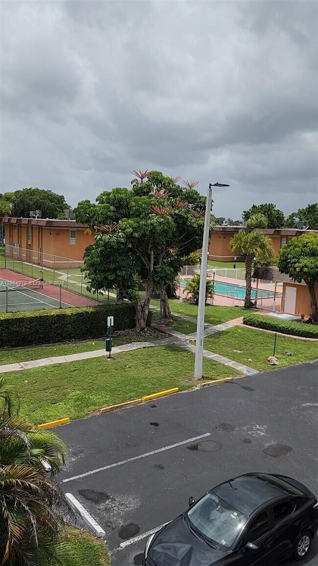 Building Photo - 9405 SW 76th St