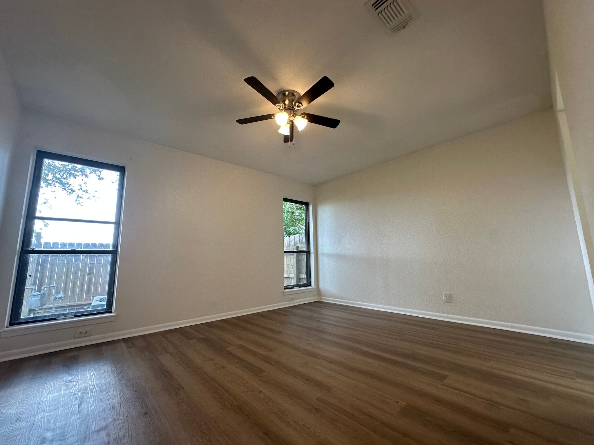 Building Photo - 114 Avant Garde Dr