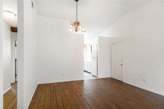 Building Photo - 3 bedroom for rent in NE Tallahassee, wood floors, Privacy Fenced yard, available early March 202...