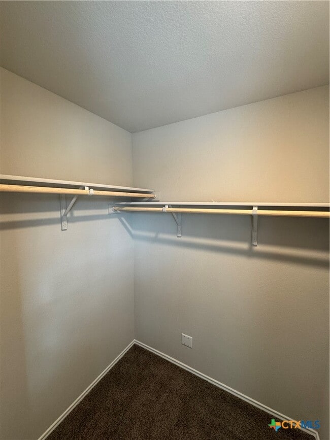 Building Photo - 402 Stone Vly Rd