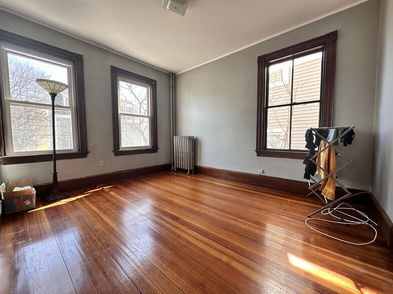 Building Photo - 4 Montcalm Ave