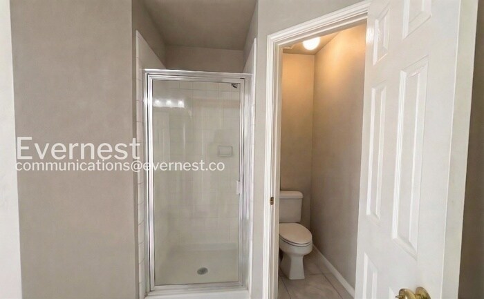 Building Photo - 6411 Sparrows Glen Ln