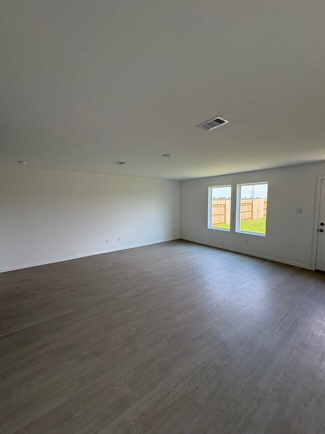 Building Photo - 16810 Great Highlands Dr