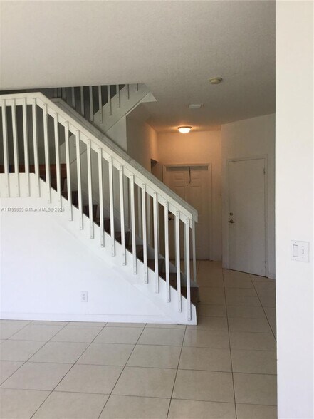 Building Photo - 3881 NW 91st Ter