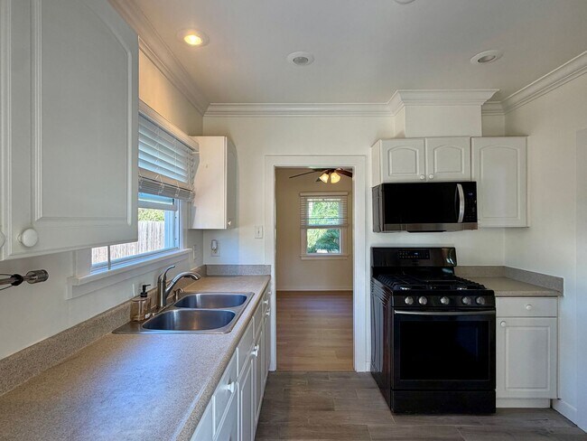 Building Photo - Carlsbad Home across from Holiday Park