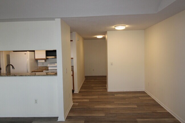 Building Photo - 1411 Heatherwood Ln