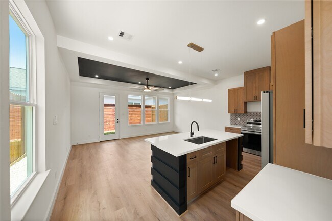 Building Photo - 307 Quitman St