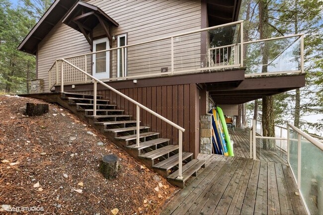 Building Photo - 3 Bed, 2 bath Condo on Whitefish Lake