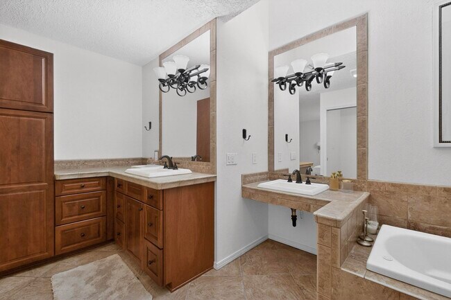 Building Photo - 9735 Village Green Dr NE