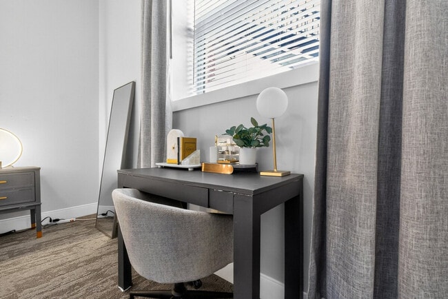 Building Photo - 1424 N Park Pl