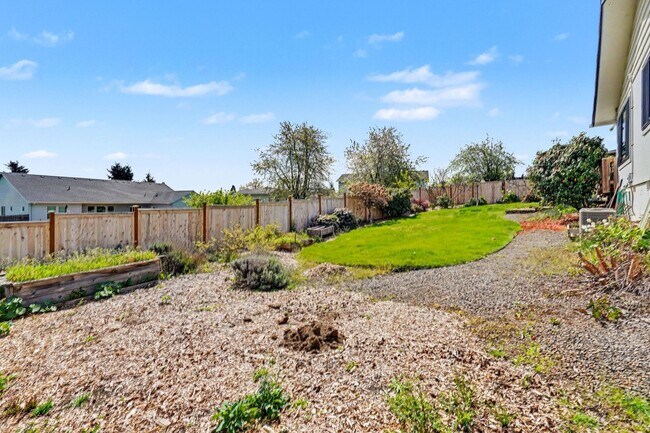 Building Photo - 4 bed, 2 bath single-level home in quiet West Salem neighborhood!