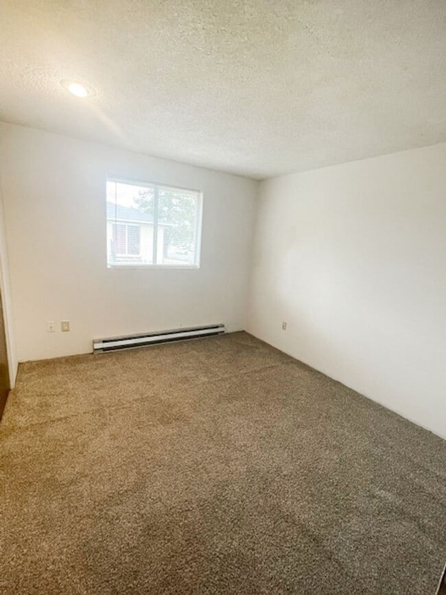 Building Photo - Charming 2 Bed, 1 Bath Duplex in the Heart of Cheney