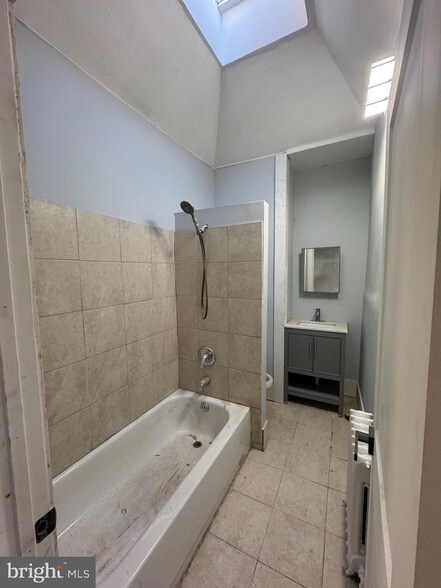 Building Photo - 4338 N Franklin St