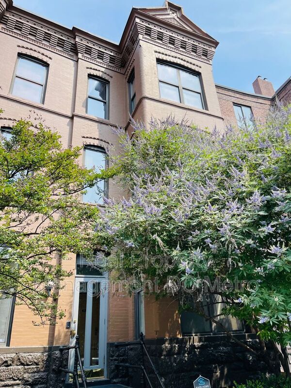 Primary Photo - 3 Washington Cir NW