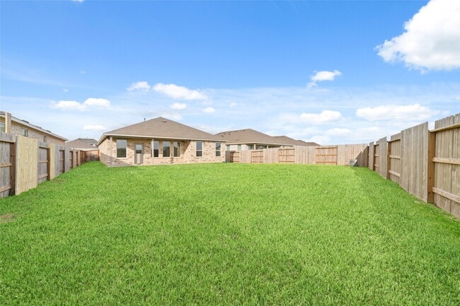 Building Photo - 830 Heaven Dr