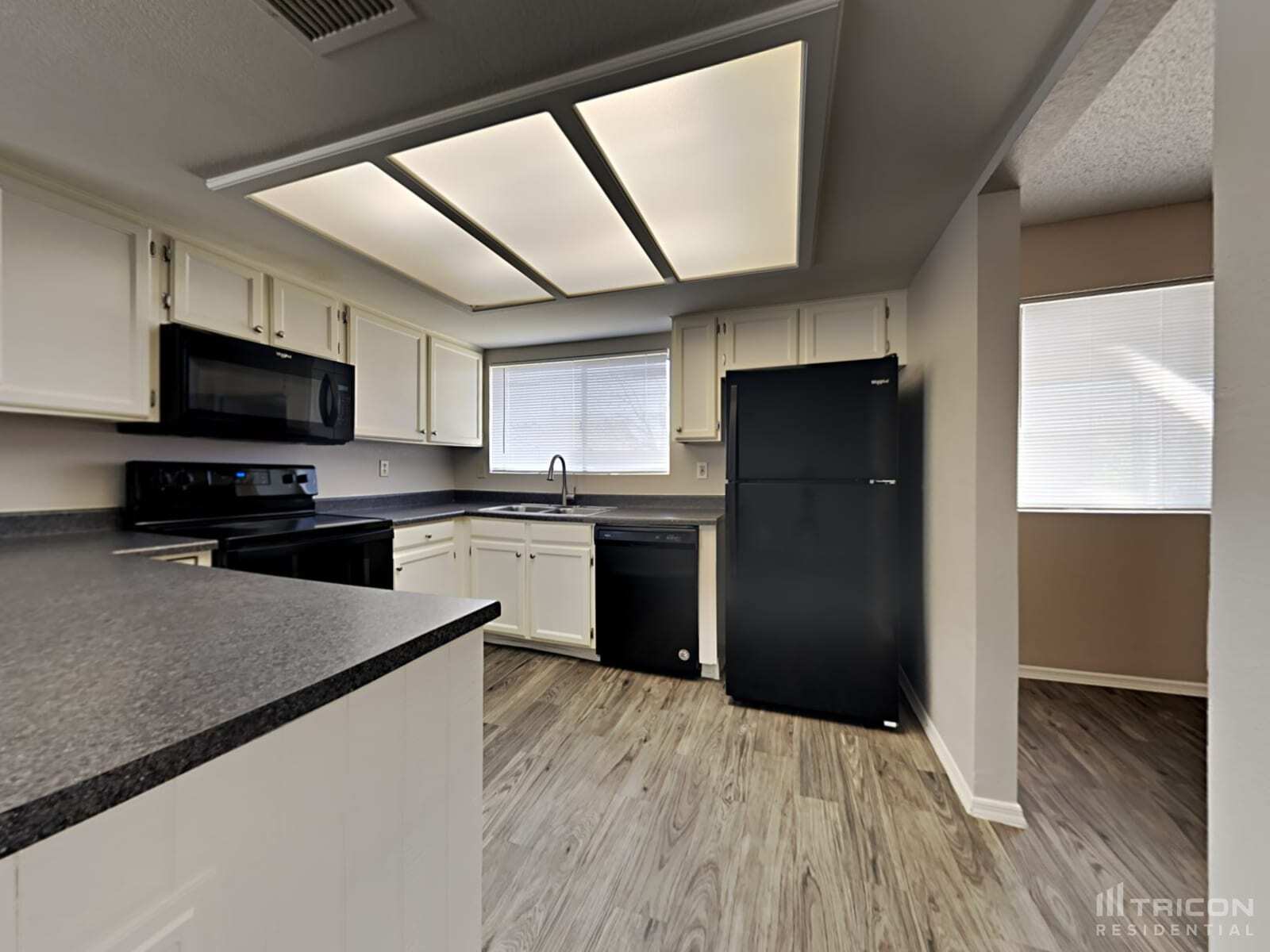 Building Photo - 8427 W Orchid Ln