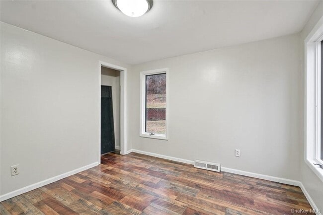 Building Photo - 17 Valley Dr