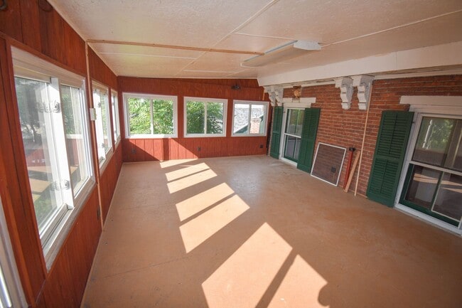 Building Photo - MT440