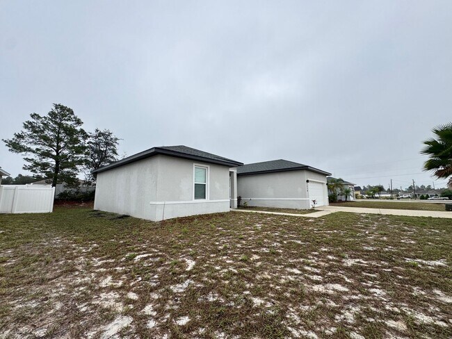 Building Photo - INCREDIBLE 4 Bedroom, 2 Bathroom Home in Poinciana!