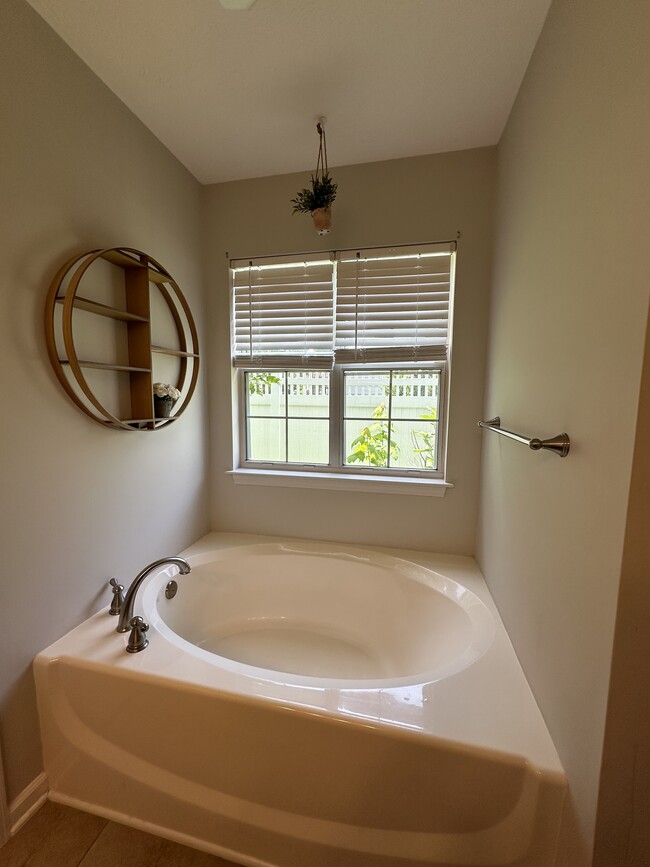 Master bath - 396 Pilothouse Dr