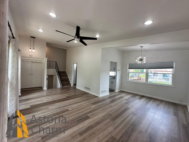 Building Photo - Spacious 4 Bedroom + Den Home with Private...
