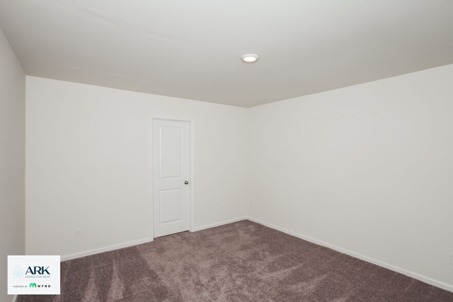Building Photo - 1307 Lakeshore Dr
