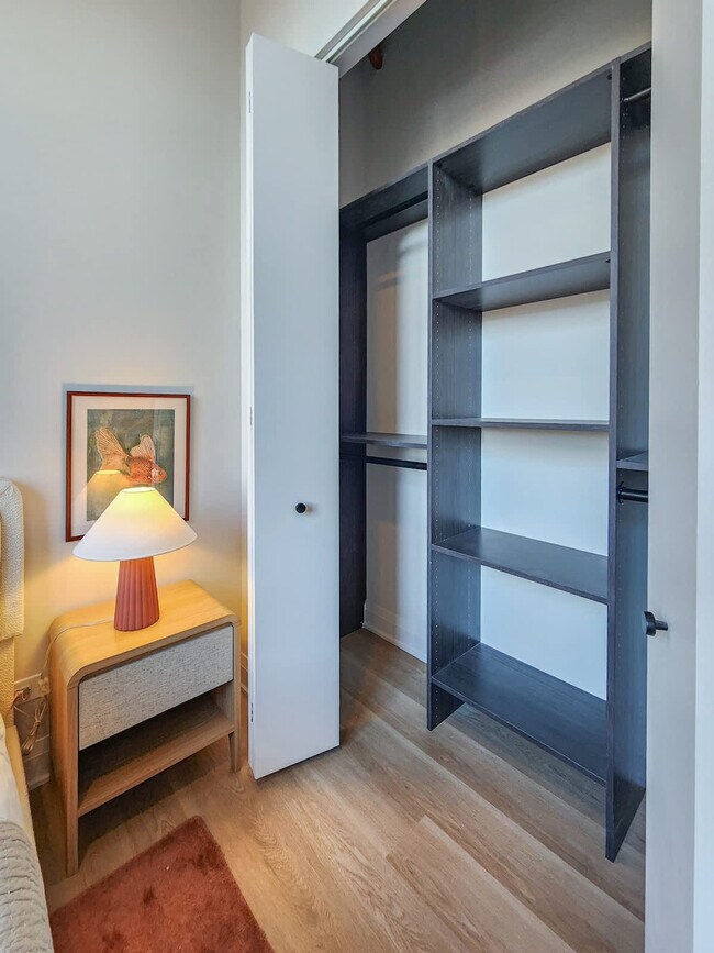 Building Photo - 1934 W North Ave