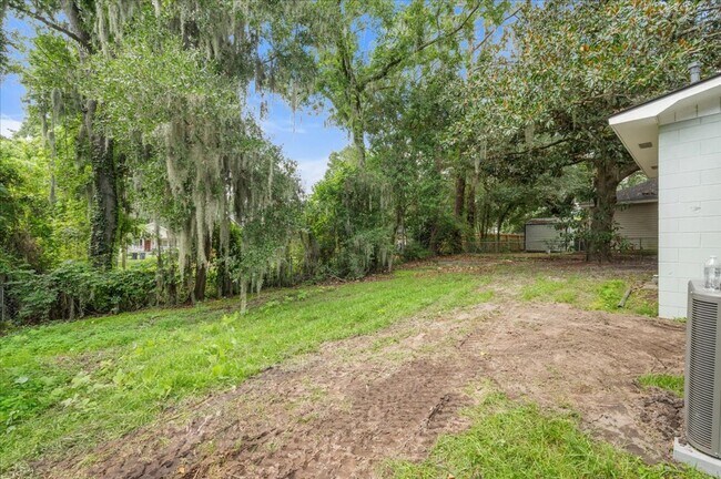 Building Photo - 3-Bedroom Home Near Memorial Hospital